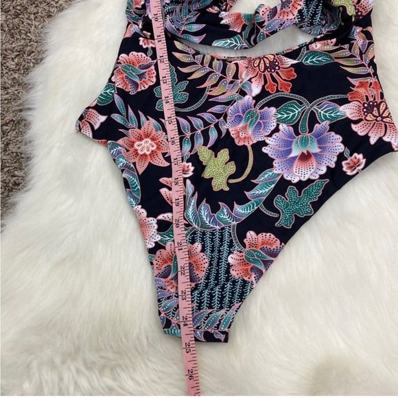 NWT $78 Raisins Puerto Vallarta One Piece
Bathing Suit Floral Print Boho Medium - Picture 8 of 13